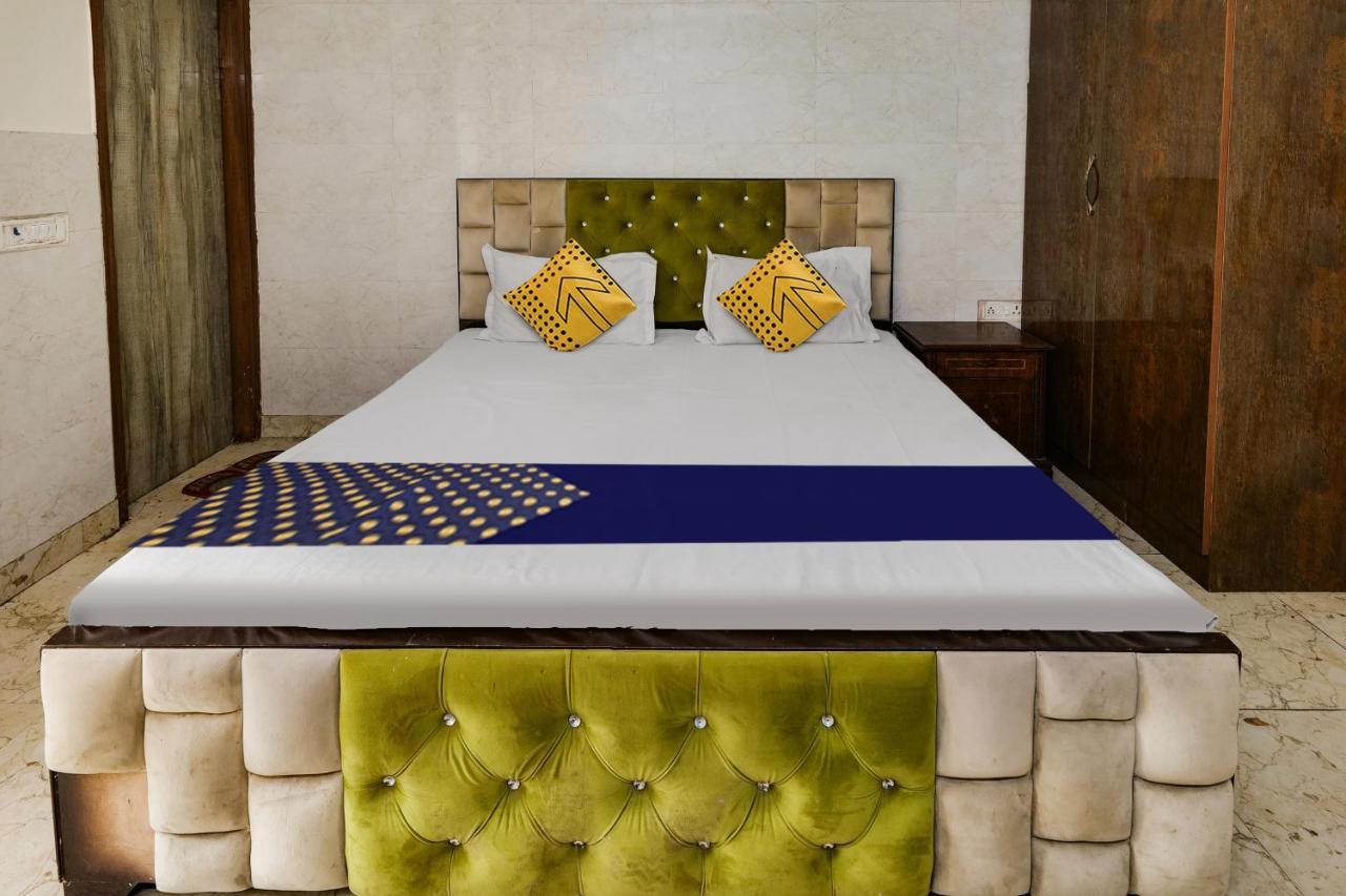 Oyo Flagship 81486 Hotel Mahalaxmi Guesthouse Yeni Delhi Dış mekan fotoğraf