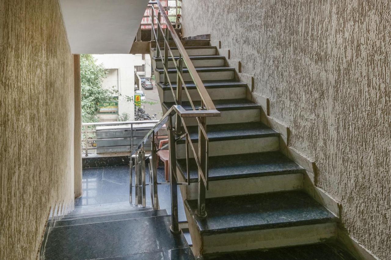 Oyo Flagship 81486 Hotel Mahalaxmi Guesthouse Yeni Delhi Dış mekan fotoğraf