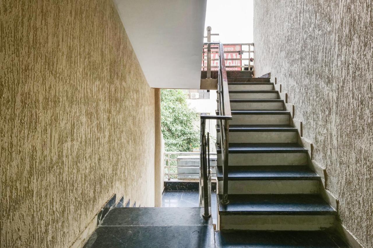 Oyo Flagship 81486 Hotel Mahalaxmi Guesthouse Yeni Delhi Dış mekan fotoğraf