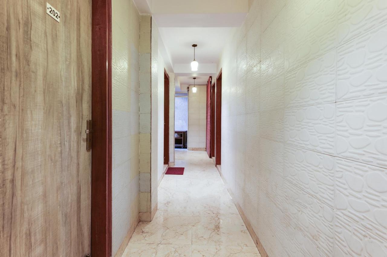 Oyo Flagship 81486 Hotel Mahalaxmi Guesthouse Yeni Delhi Dış mekan fotoğraf