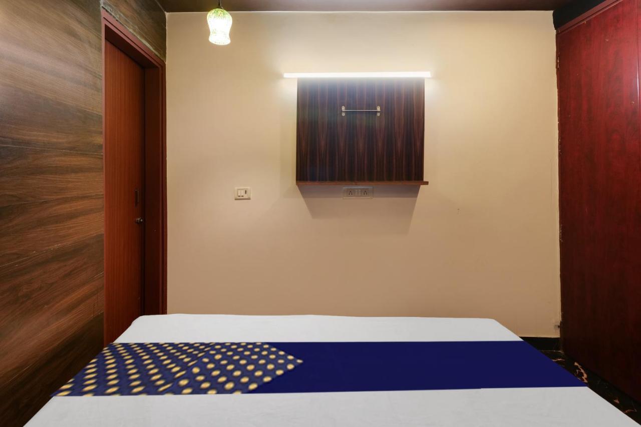 Oyo Flagship 81486 Hotel Mahalaxmi Guesthouse Yeni Delhi Dış mekan fotoğraf