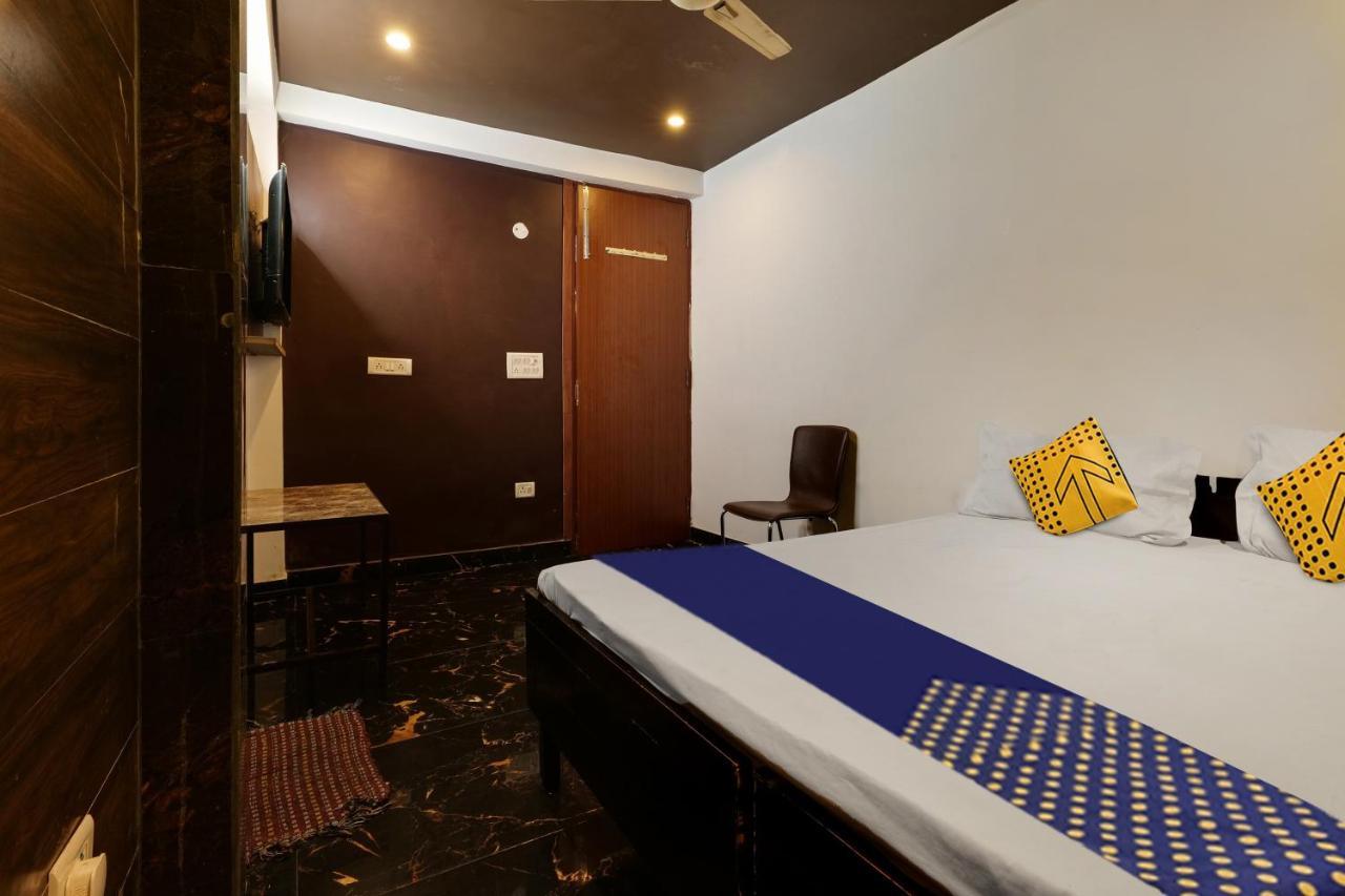 Oyo Flagship 81486 Hotel Mahalaxmi Guesthouse Yeni Delhi Dış mekan fotoğraf