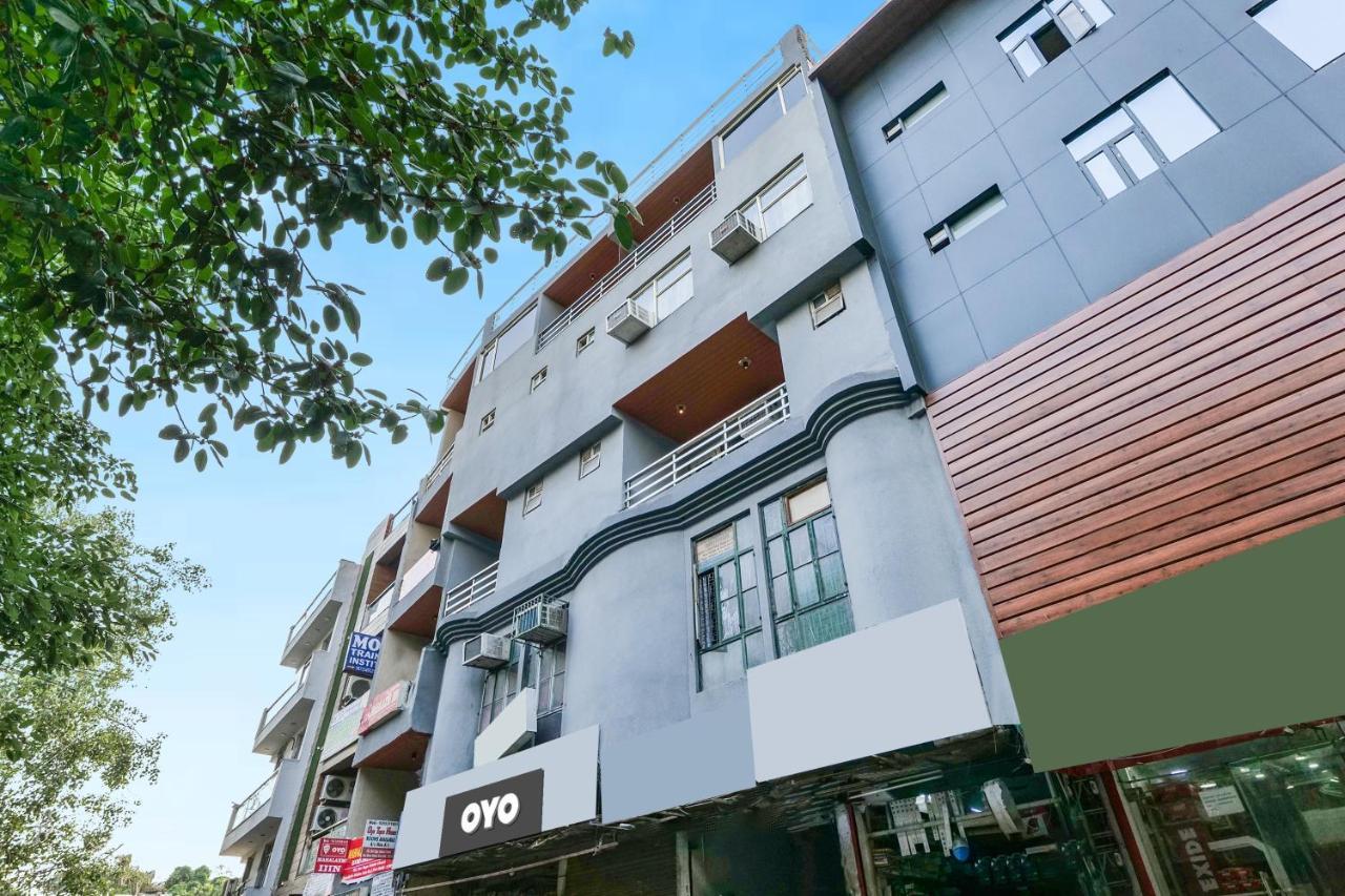 Oyo Flagship 81486 Hotel Mahalaxmi Guesthouse Yeni Delhi Dış mekan fotoğraf