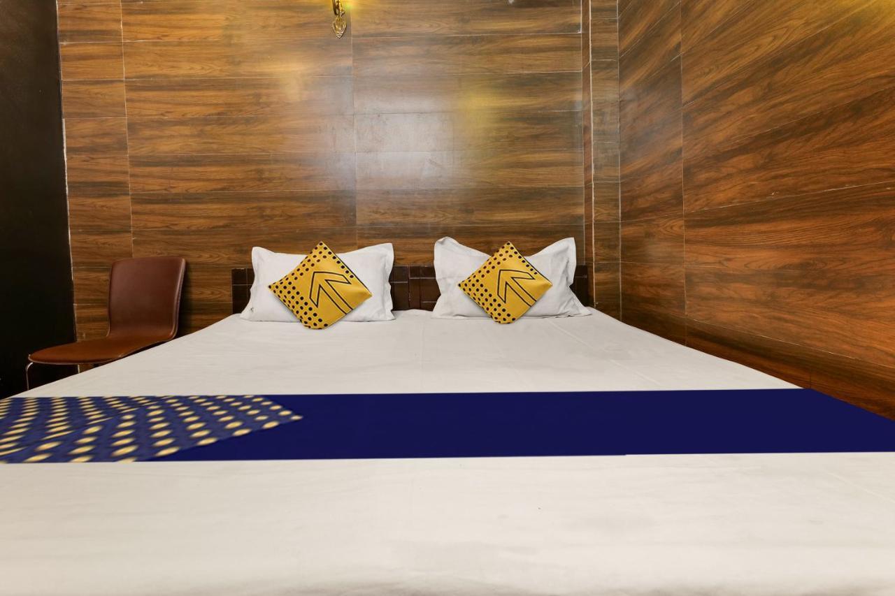 Oyo Flagship 81486 Hotel Mahalaxmi Guesthouse Yeni Delhi Dış mekan fotoğraf